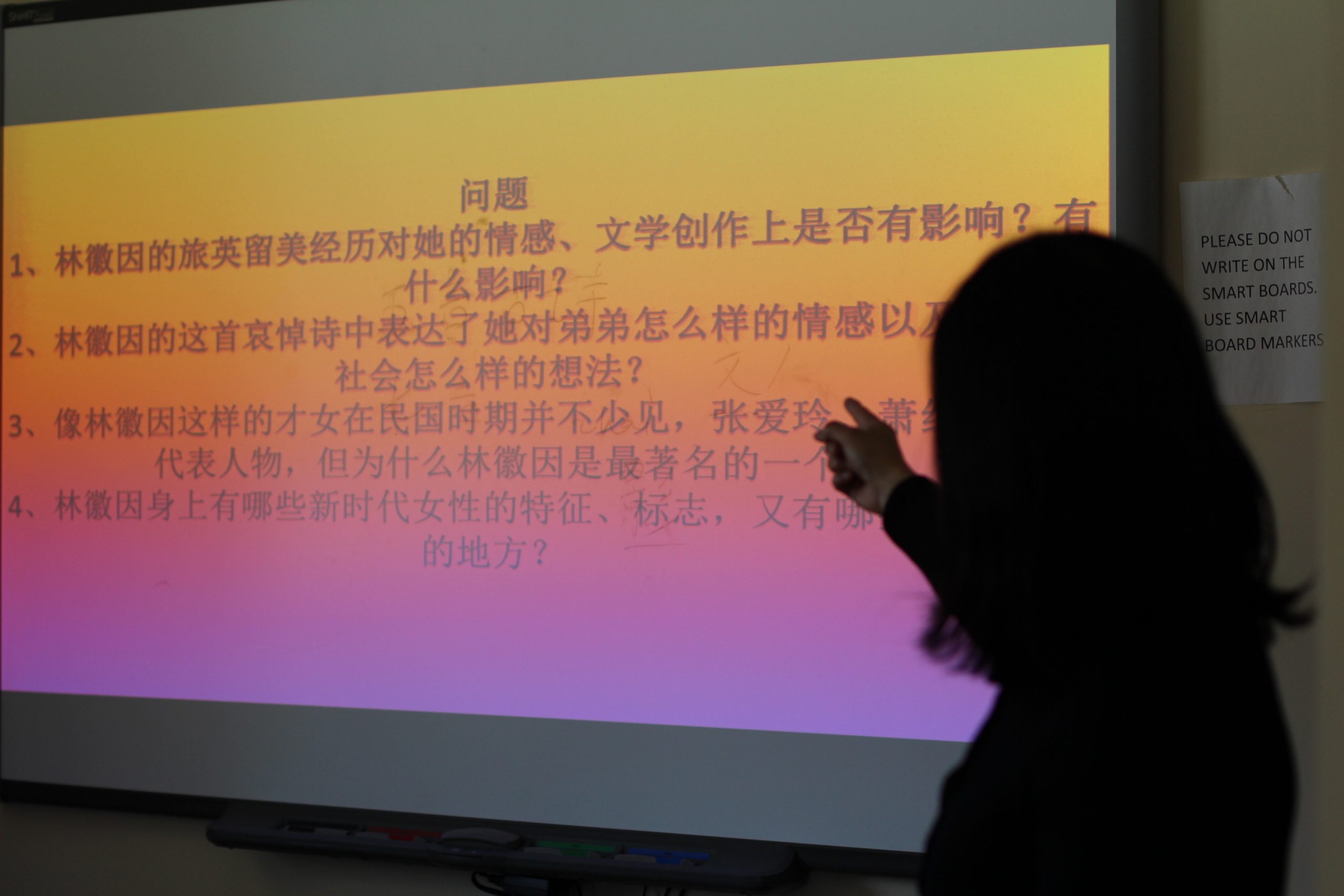 A teacher leads a Chinese language class